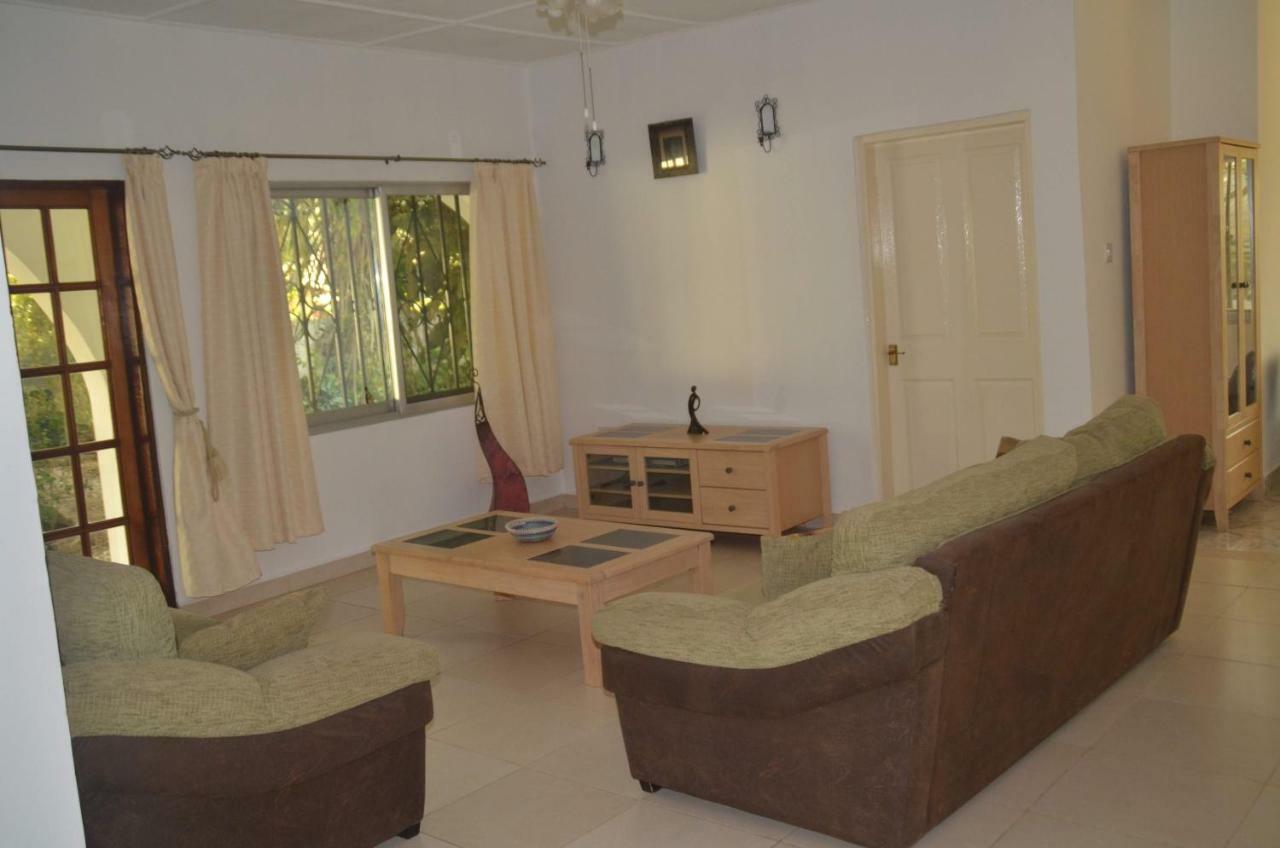 Vokundahouse Villa Kololi Bagian luar foto