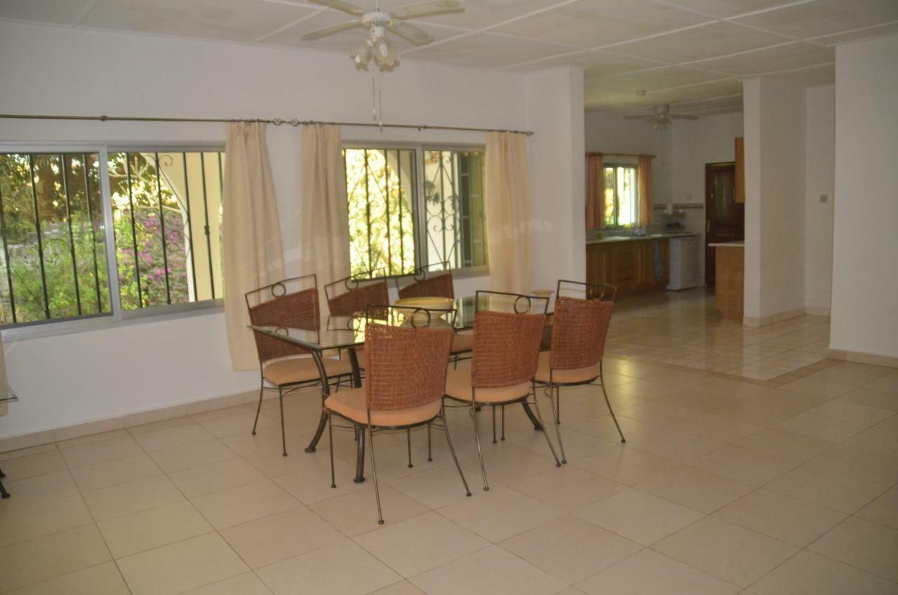 Vokundahouse Villa Kololi Bagian luar foto
