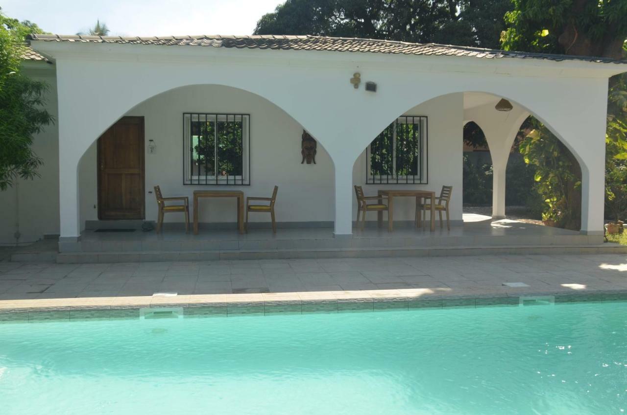 Vokundahouse Villa Kololi Bagian luar foto