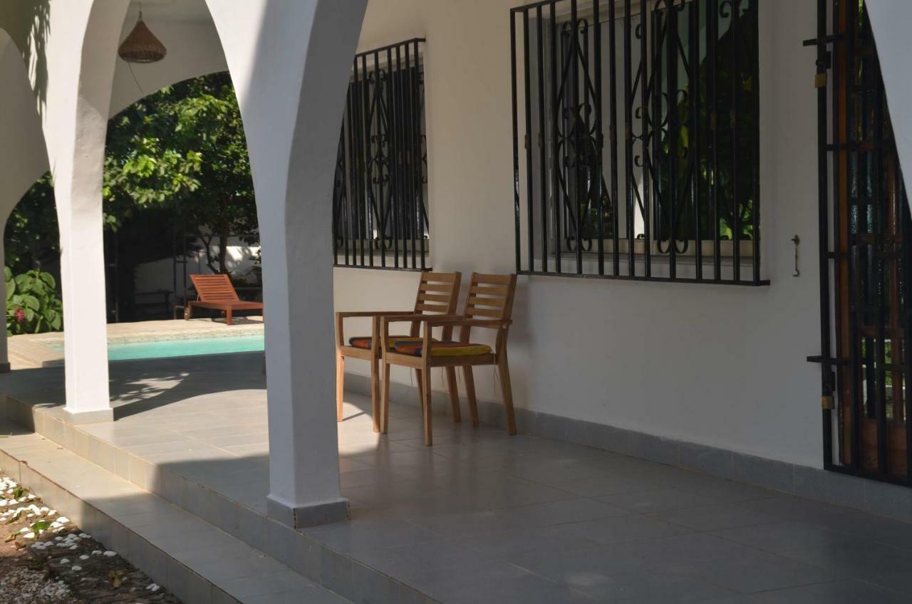 Vokundahouse Villa Kololi Bagian luar foto