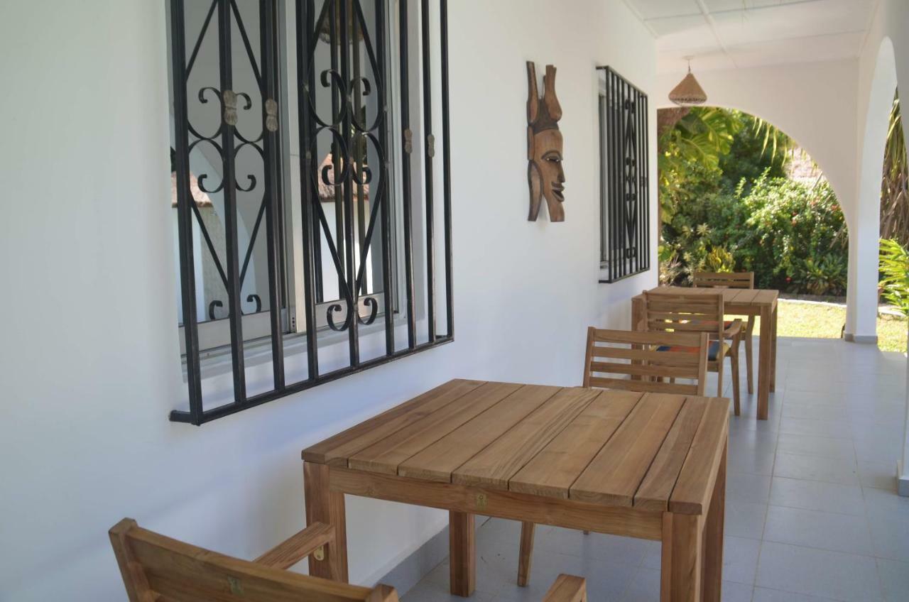 Vokundahouse Villa Kololi Bagian luar foto