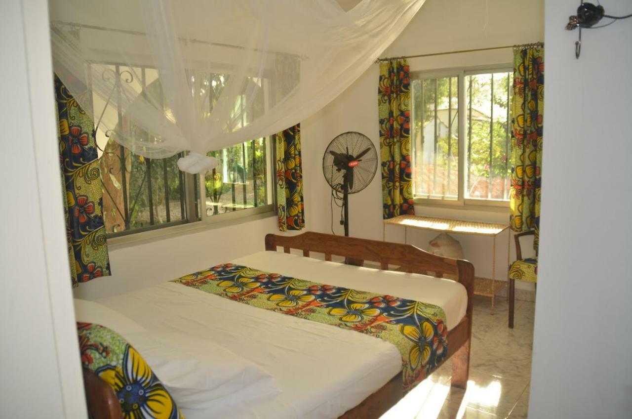 Vokundahouse Villa Kololi Bagian luar foto