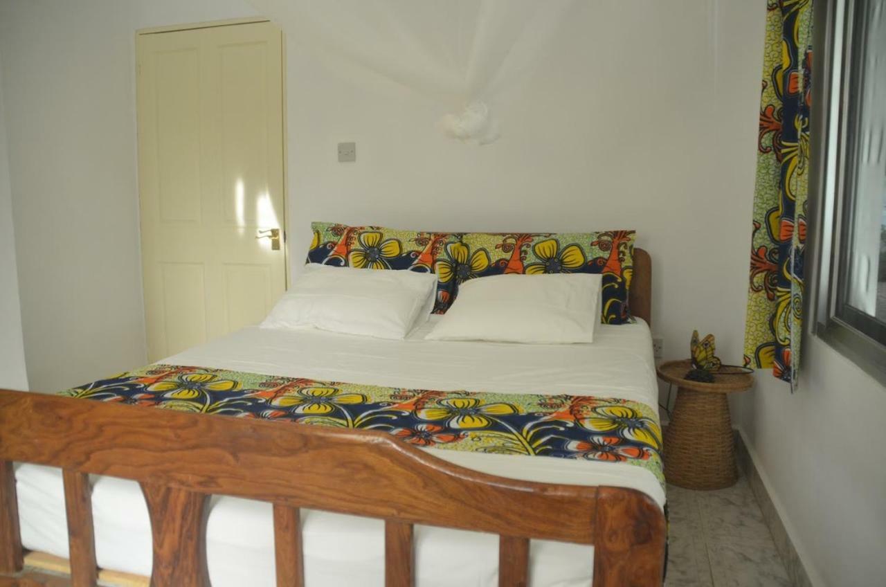 Vokundahouse Villa Kololi Bagian luar foto